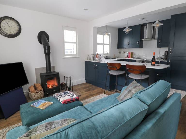 Fully equipped nice cottage with yard | Pets allowed — photo 4