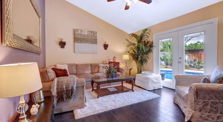 House with pool & jacuzzi — photo 2