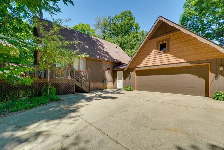 1 Mi to Tunnel Park: Holland Home w/ Fire Pit — photo 2