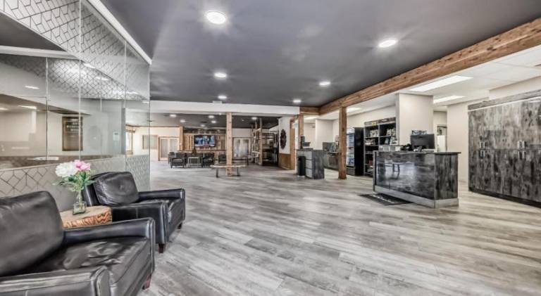 Invermere Inn & Suites — photo 2