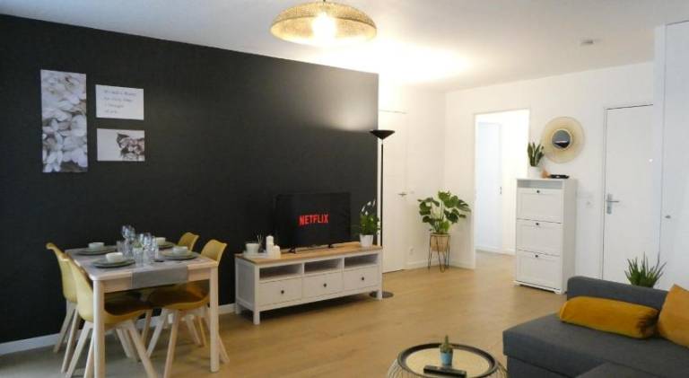 Fully equipped nice apartment with patio | Good for workation | Pets allowed in Gennevilliers
