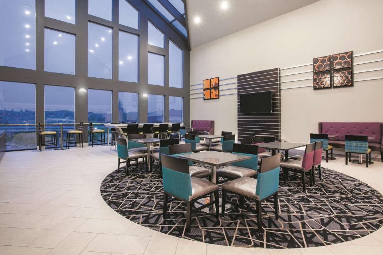 La Quinta Inn & Suites by Wyndham Dublin - Pleasanton — photo 3