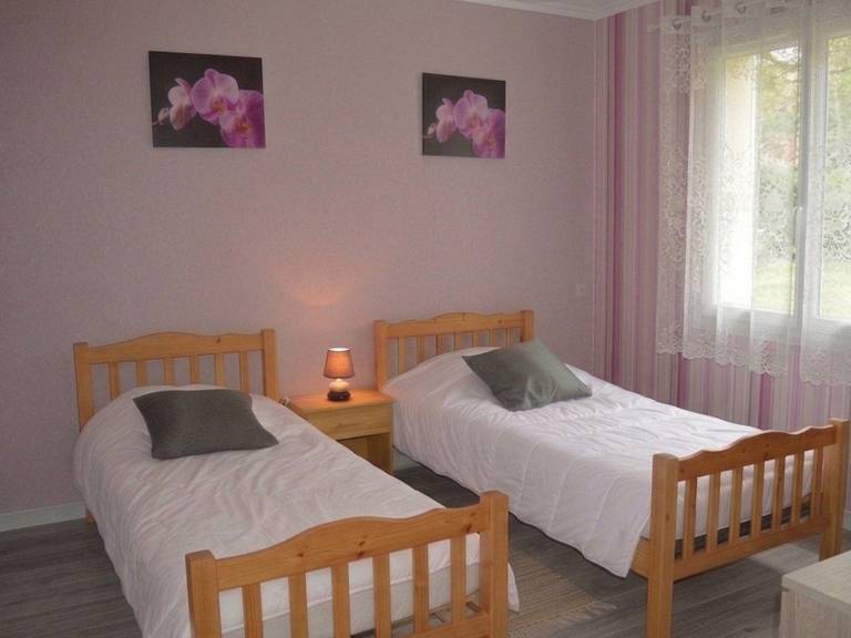 Cozy Home with Enclosed Garden, Near Beach and Town, Pet-Friendly — photo 5