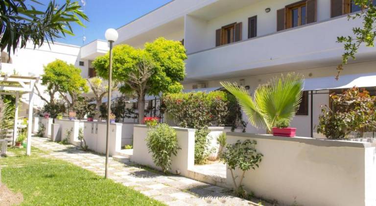 Serviced apartment with garden in Melendugno