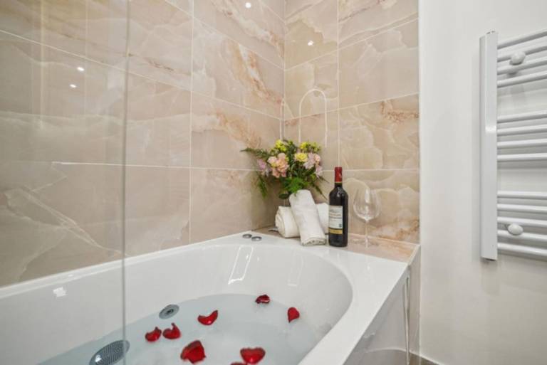 Holiday apartment with sauna & jacuzzi — photo 4