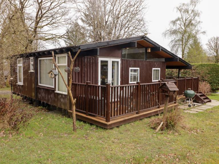 Cottage with pool — photo 2