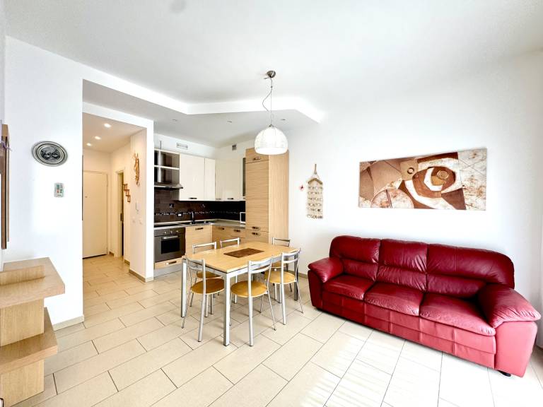 Apartment with patio — photo 3