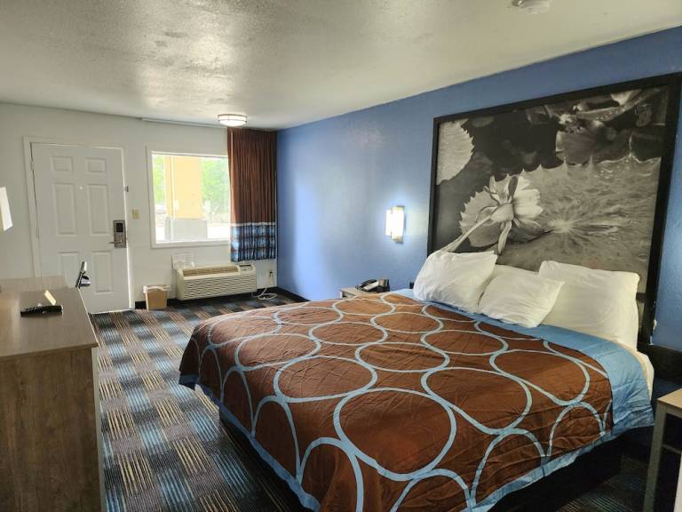 Motel Country Club Hills, Lakeshore Shopping