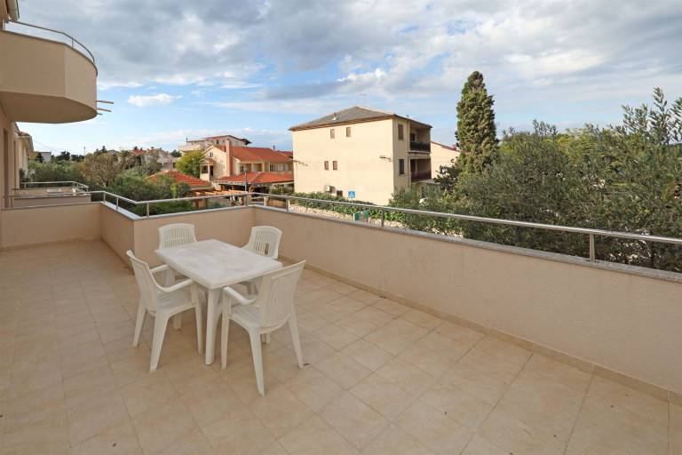 Holiday apartment with yard & terrace | Sea view — photo 2