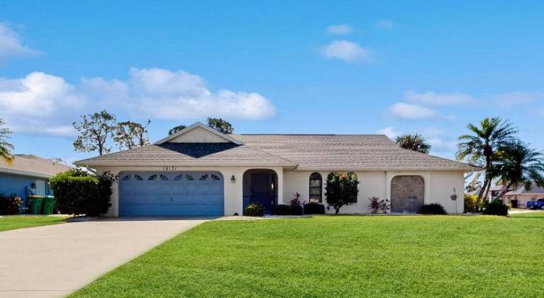 House with pool in Port Charlotte, FL