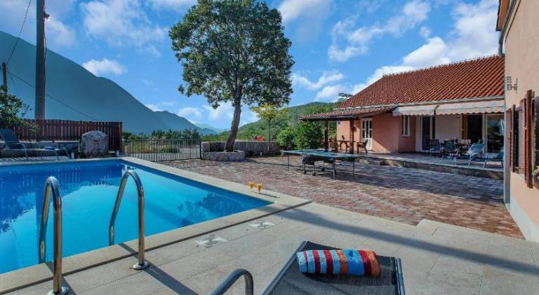 Vacation home with pool in Baska Voda