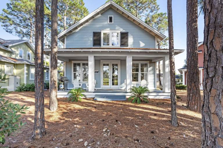 Family-oriented vacation home with barbeque, yard & pool | Pets are welcome in Miramar Beach, FL