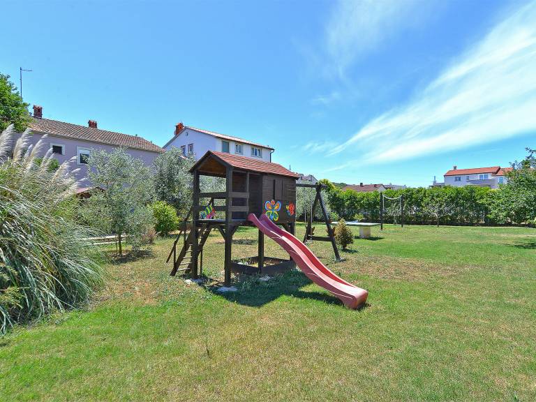 Nice vacation home with barbeque & private pool | Pet-friendly — photo 5