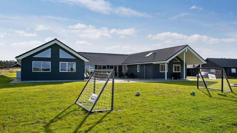 Child-friendly vacation home with hot tub, private pool & patio | Pets allowed — photo 2