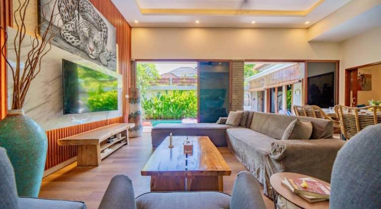 Villa with private pool, patio & garden | Good for workation — photo 3