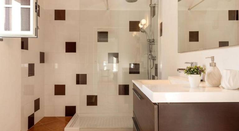 Lovely vacation home with garden, private pool & patio | Pets allowed — photo 2