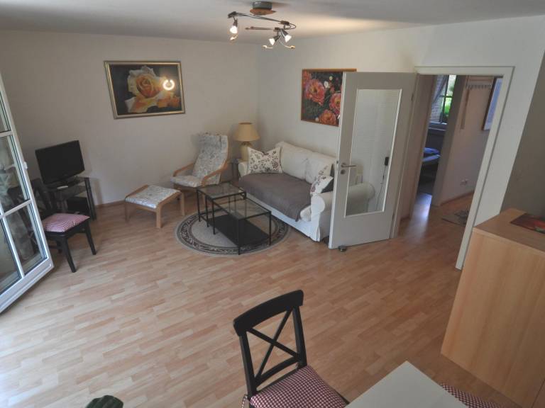 Rental apartment with patio & yard — photo 5