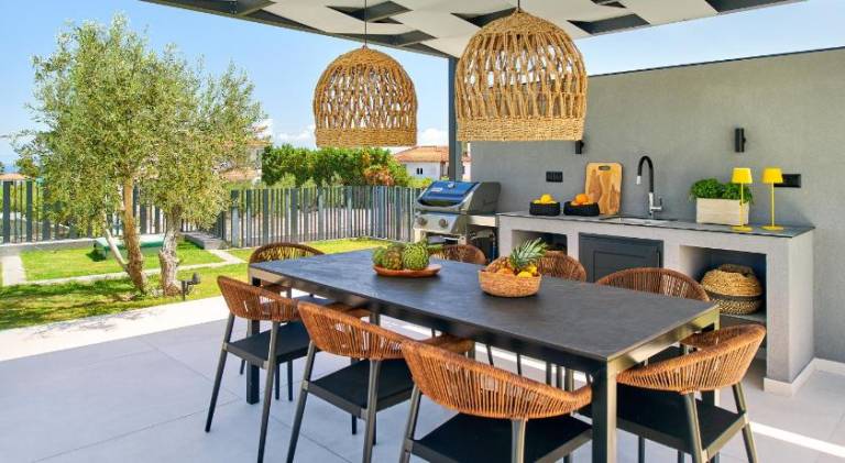 Villa with barbecue, terrace & private pool | Perfect for remote work | Dogs allowed — photo 4