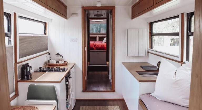 Relaxing retreat for 2 on beautiful converted bus — photo 2