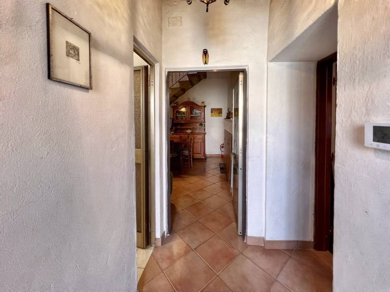 Apartment with barbeque & yard | Garden view — photo 4