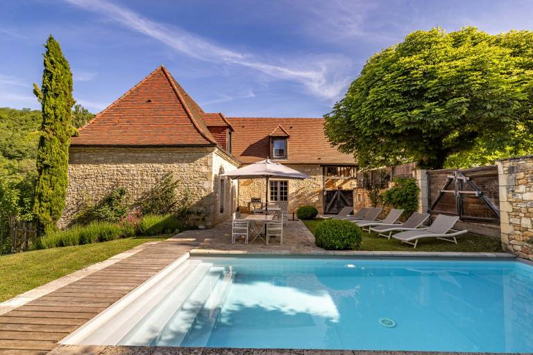 Child-friendly vacation home with garden, private pool & patio | Pets allowed in Gaillard