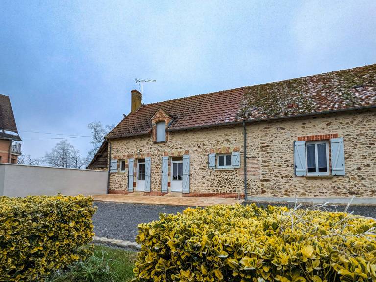 Cottage with garden & grill in Chateauroux