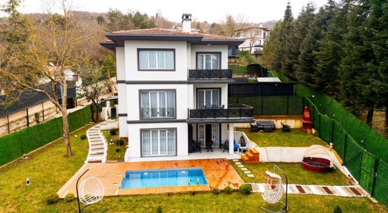 Villa with private pool, terrace & barbeque in Sapanca