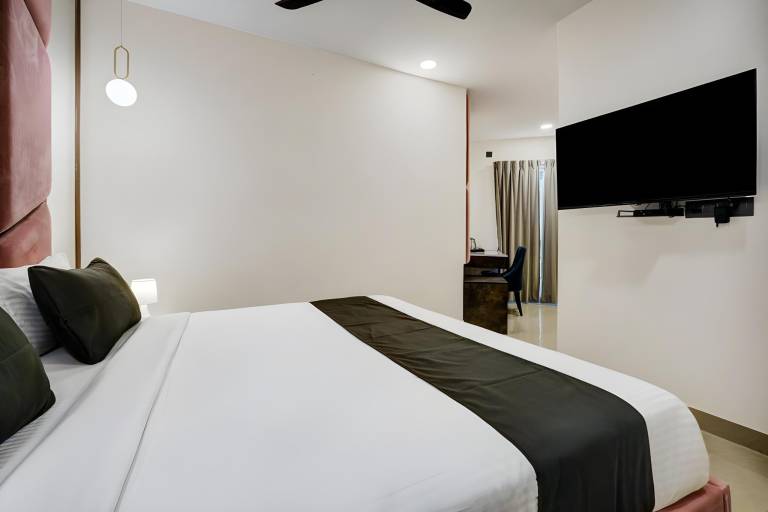 Arvind hotel in Tola