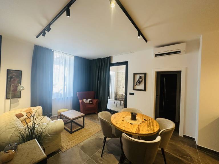 Apartment with patio — photo 4