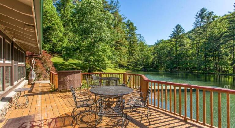 Vacation home with 2 rooms for 6 persons in Asheville, NC