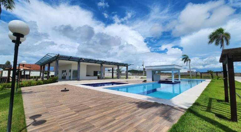 Vacation home with pool — photo 2