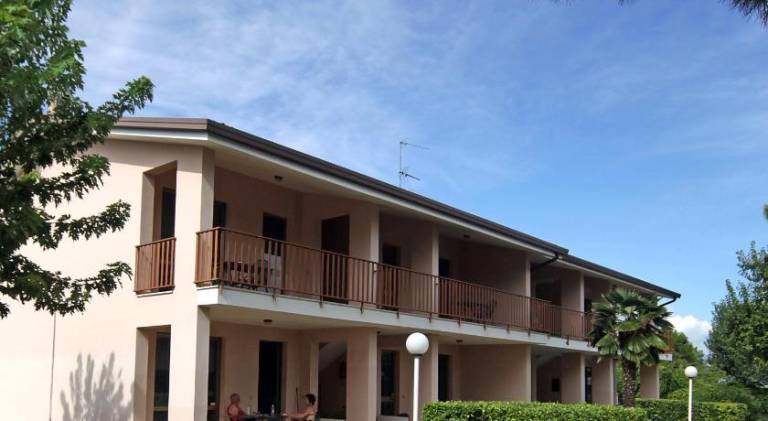Serviced apartment with pool in San Felice del Benaco