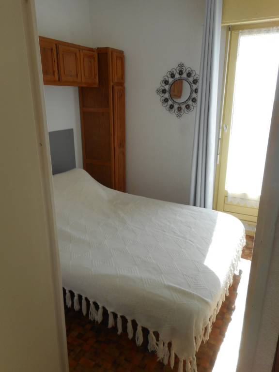 Rental apartment with patio — photo 3