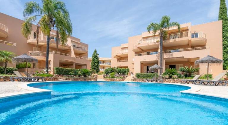 Fully equipped holiday apartment with private pool, yard & terrace | Pet-friendly — photo 3