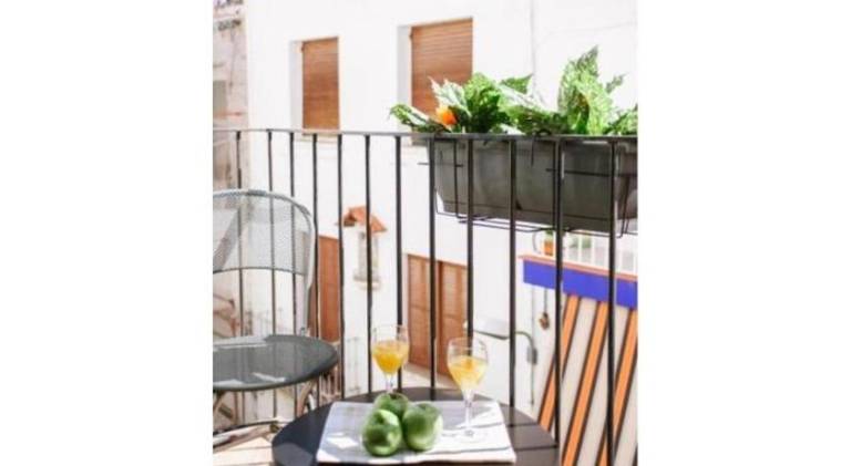 Sitges Spaces Deluxe Beach Apartment- 3 Bedroom, 2 Bathroom, Next to Beach, Sleeps 6 — photo 4