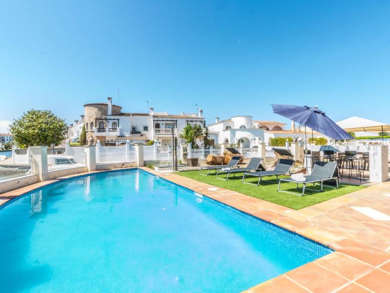 Villa with private pool, terrace & garden | Sea view — photo 4