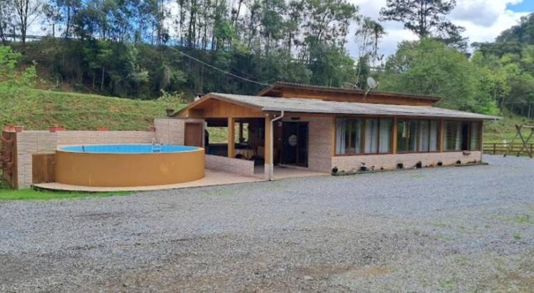 Lodge with garden, barbecue & private pool in Florianópolis