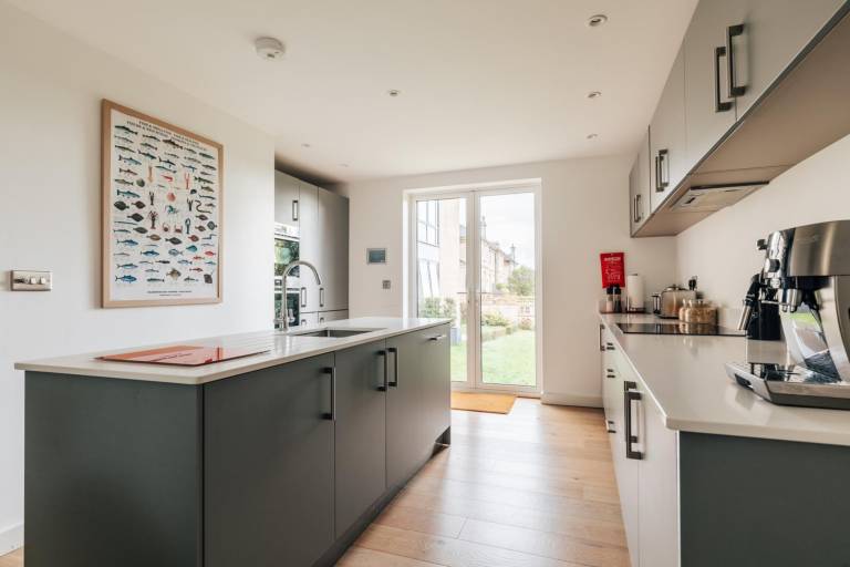 CH Apt 2 (2Bed) in Bath — photo 3