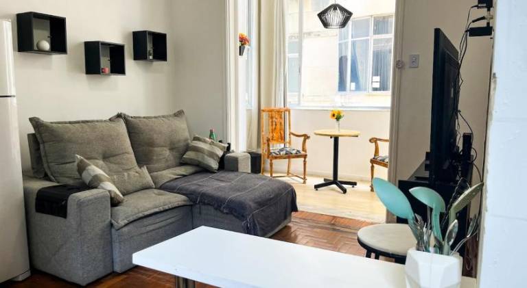 Nice apartment | Near Fort Copacabana | Beach nearby | Pets are welcome in Leme
