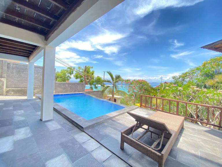 House with yard & private pool | Close to the beach | Pet-friendly — photo 2