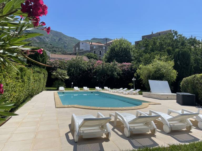 Vacation home with private pool, BBQ & garden | Sea view — photo 3