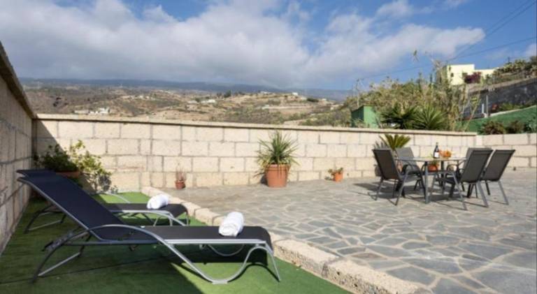 Vacation home with grill, patio & yard — photo 4