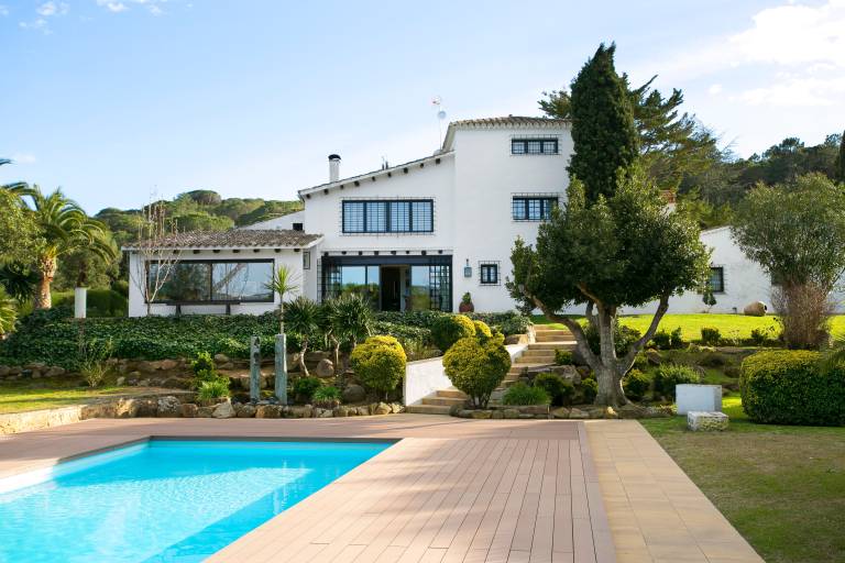 Villa 'Masia Roca Rodona' with Mountain Views, Wi-Fi and Air Conditioning — photo 3