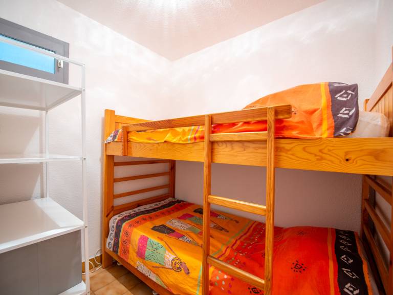 Lovely holiday apartment with patio & BBQ | Next to the beach | Dogs allowed — photo 4
