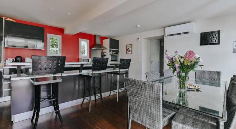 Family-friendly serviced apartment with terrace & yard | Next to the beach | Pet-friendly — photo 4