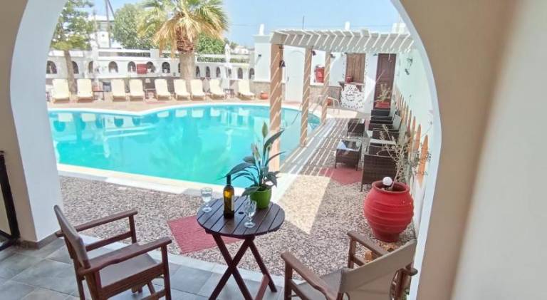 Charming serviced apartment with yard, patio & pool | Next to the beach | Dogs allowed — photo 4