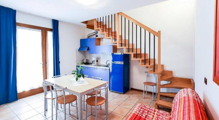 Holiday apartment with pool, garden & patio — photo 4