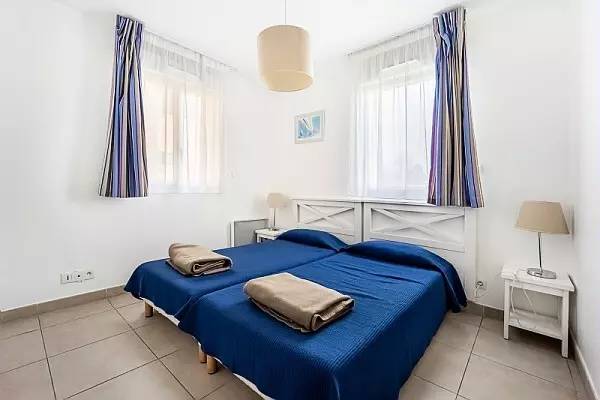Apartment with pool — photo 3