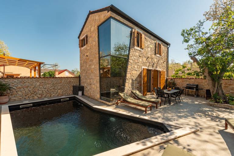 Nice villa with private pool, patio & barbecue | Dogs allowed in Zadar