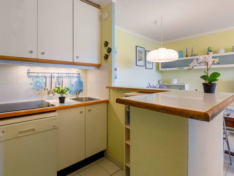 Children-friendly rental apartment with yard, patio & pool | Sea view | Next to the beach | Pet-friendly — photo 4